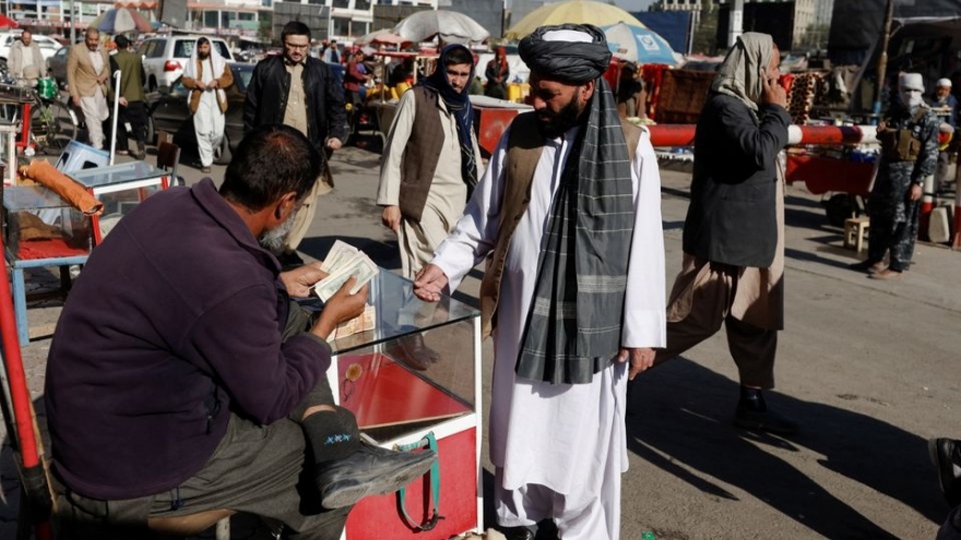 Taliban cấm sử dụng ngoại tệ ở Afghanistan